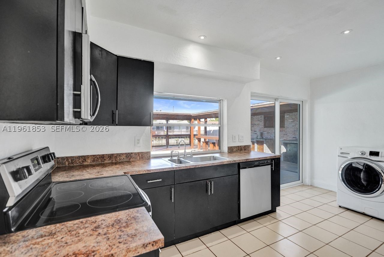 6617 Dahlia Dr Property Photo 4