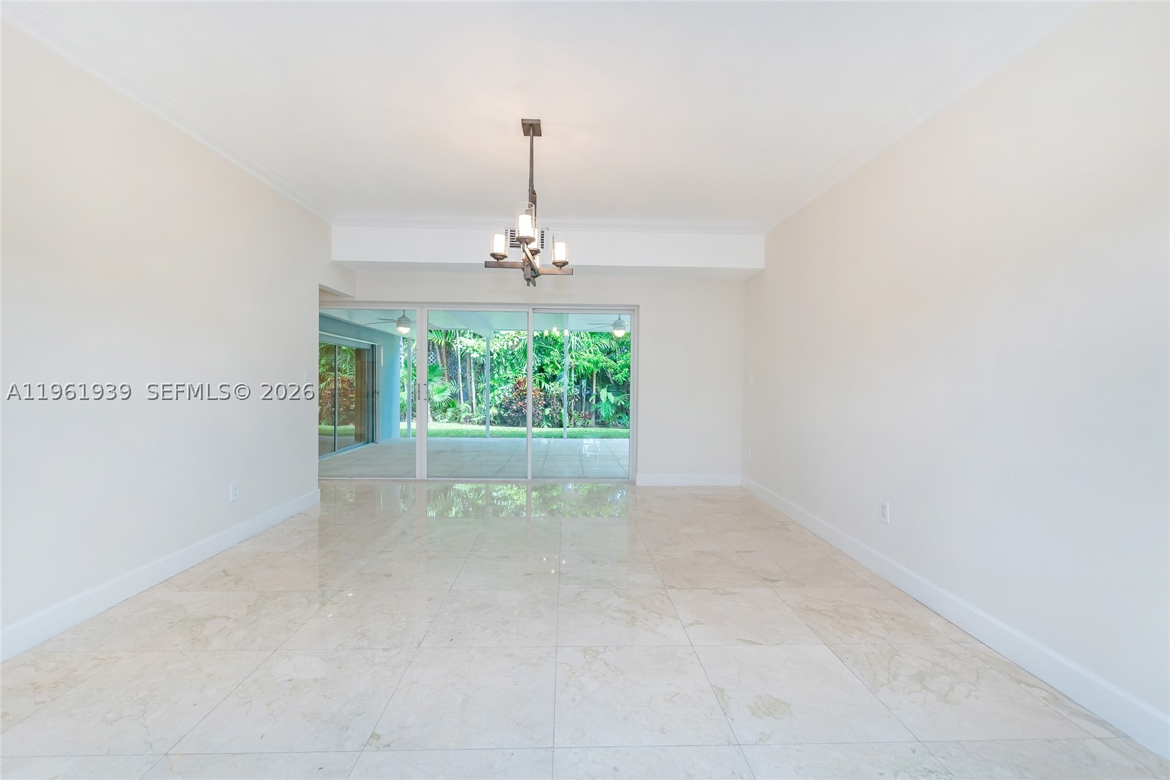 310 Harbor Ct Property Photo 5