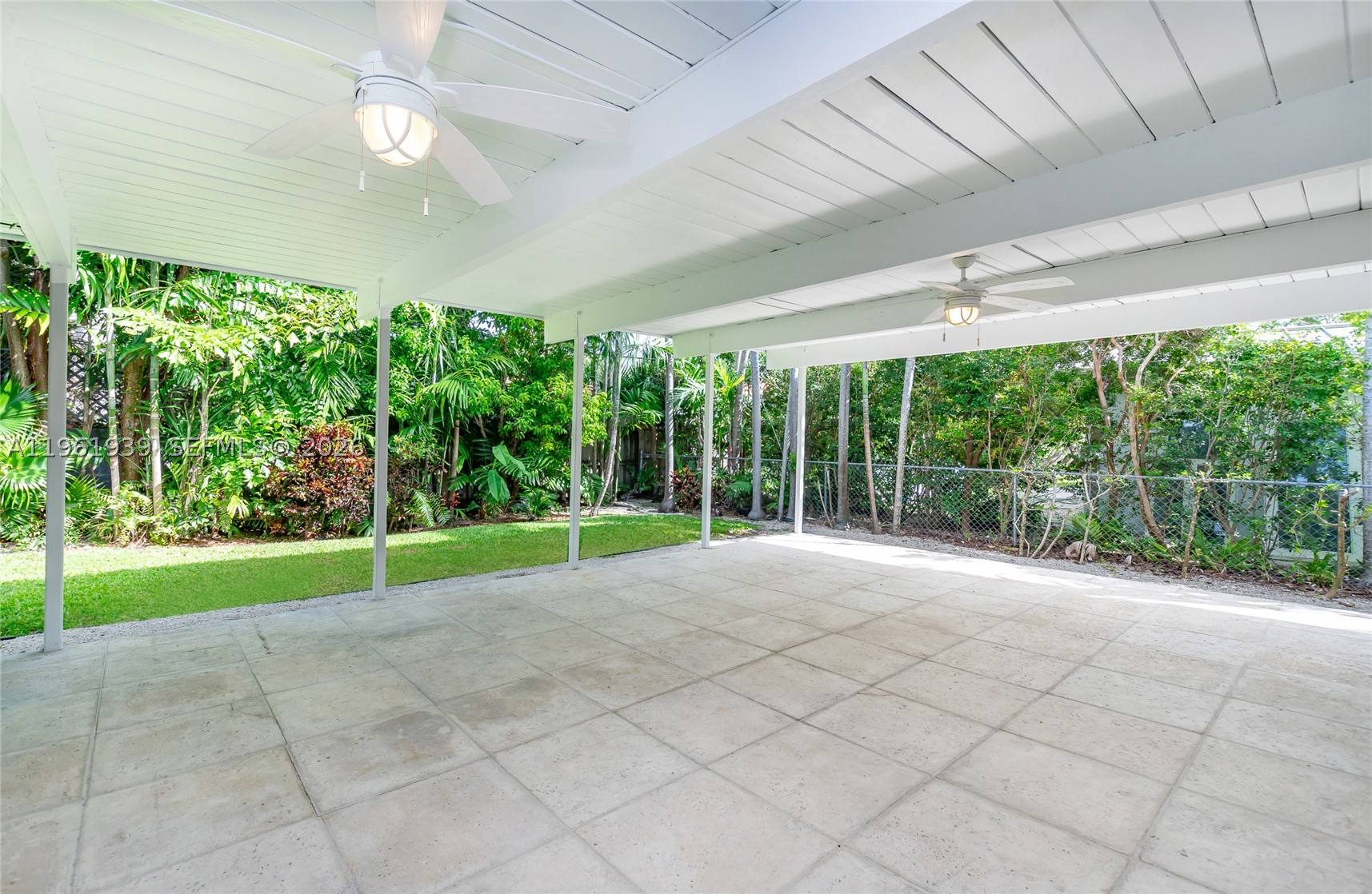 310 Harbor Ct Property Photo 9