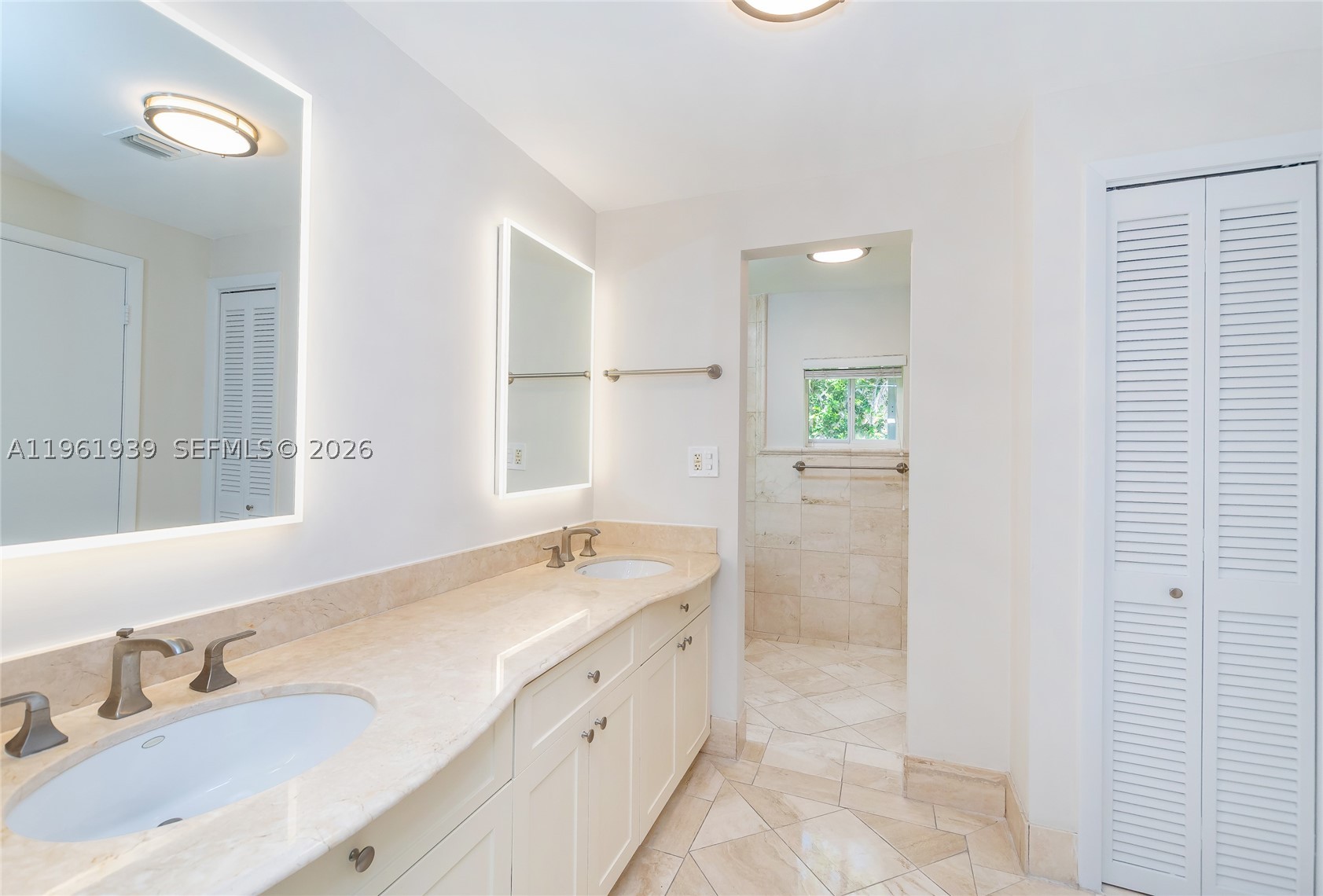 310 Harbor Ct Property Photo 15