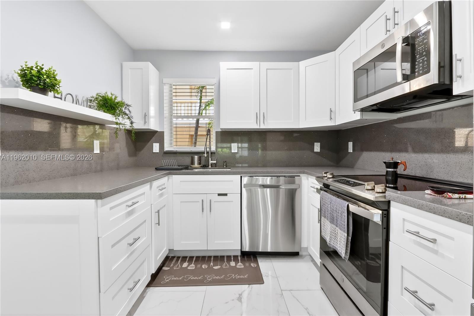 410 Se 2nd St 111 Property Photo 6