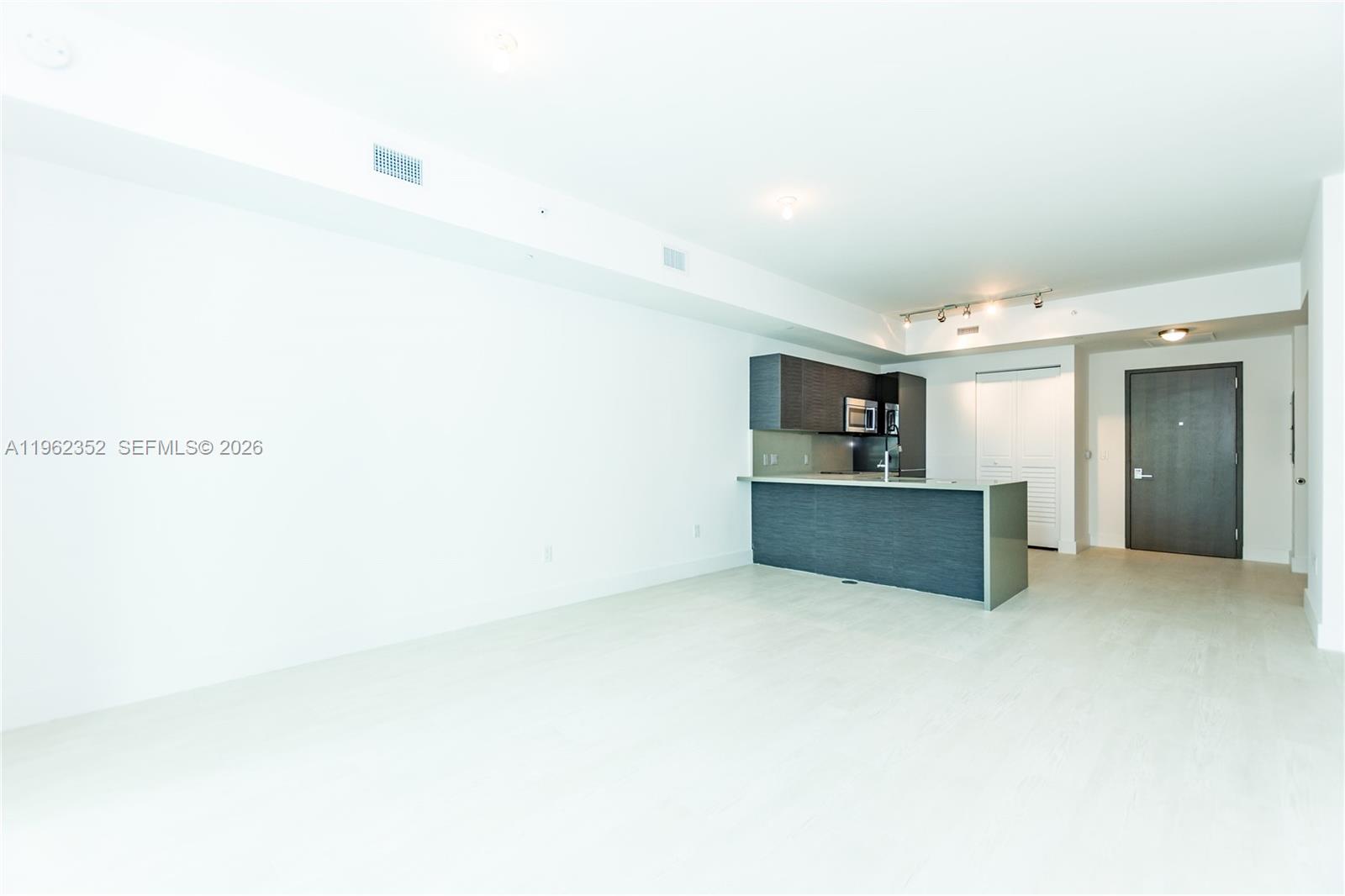 1080 Brickell Ave 1706 Property Photo 4