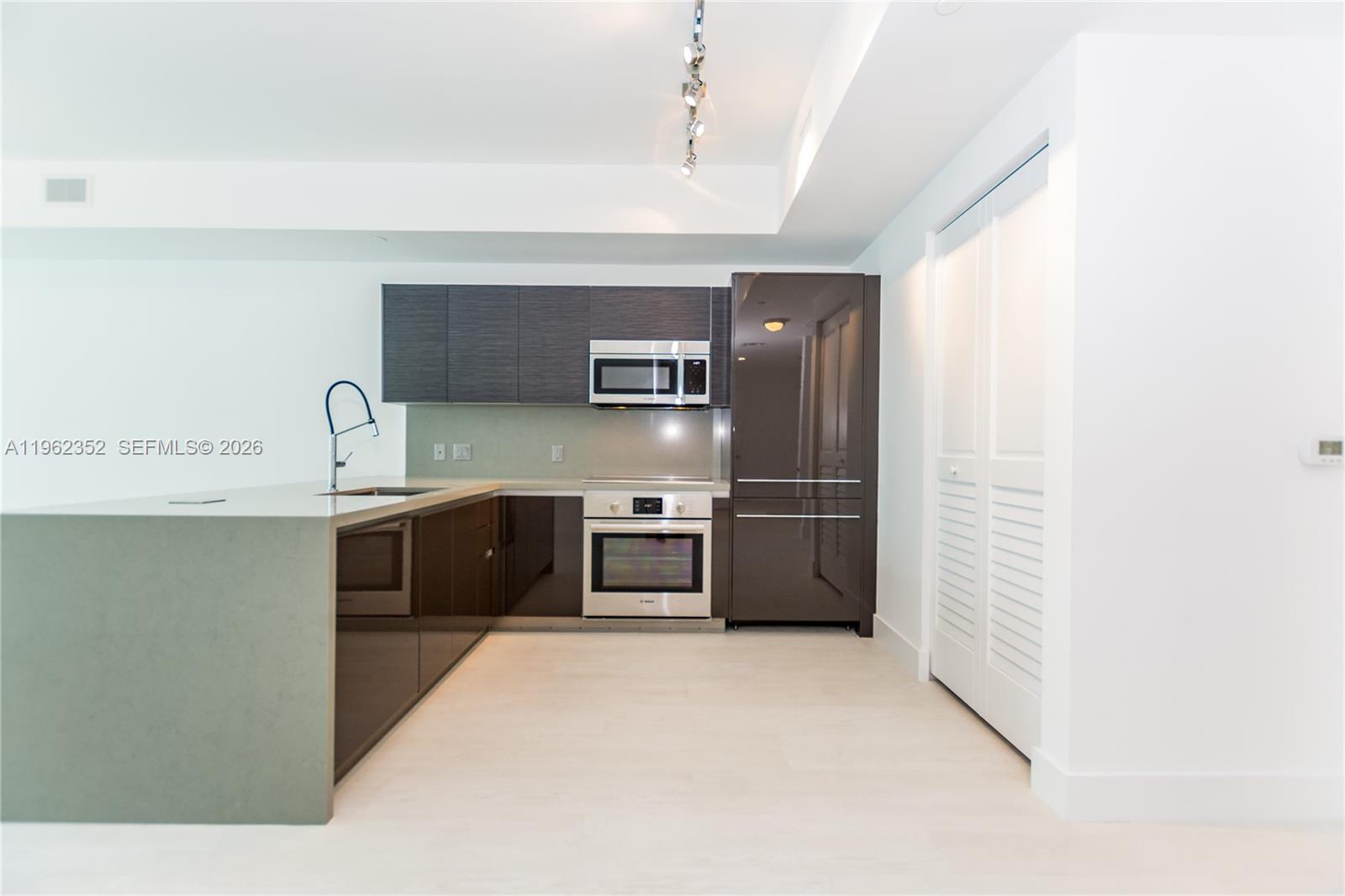1080 Brickell Ave 1706 Property Photo 6
