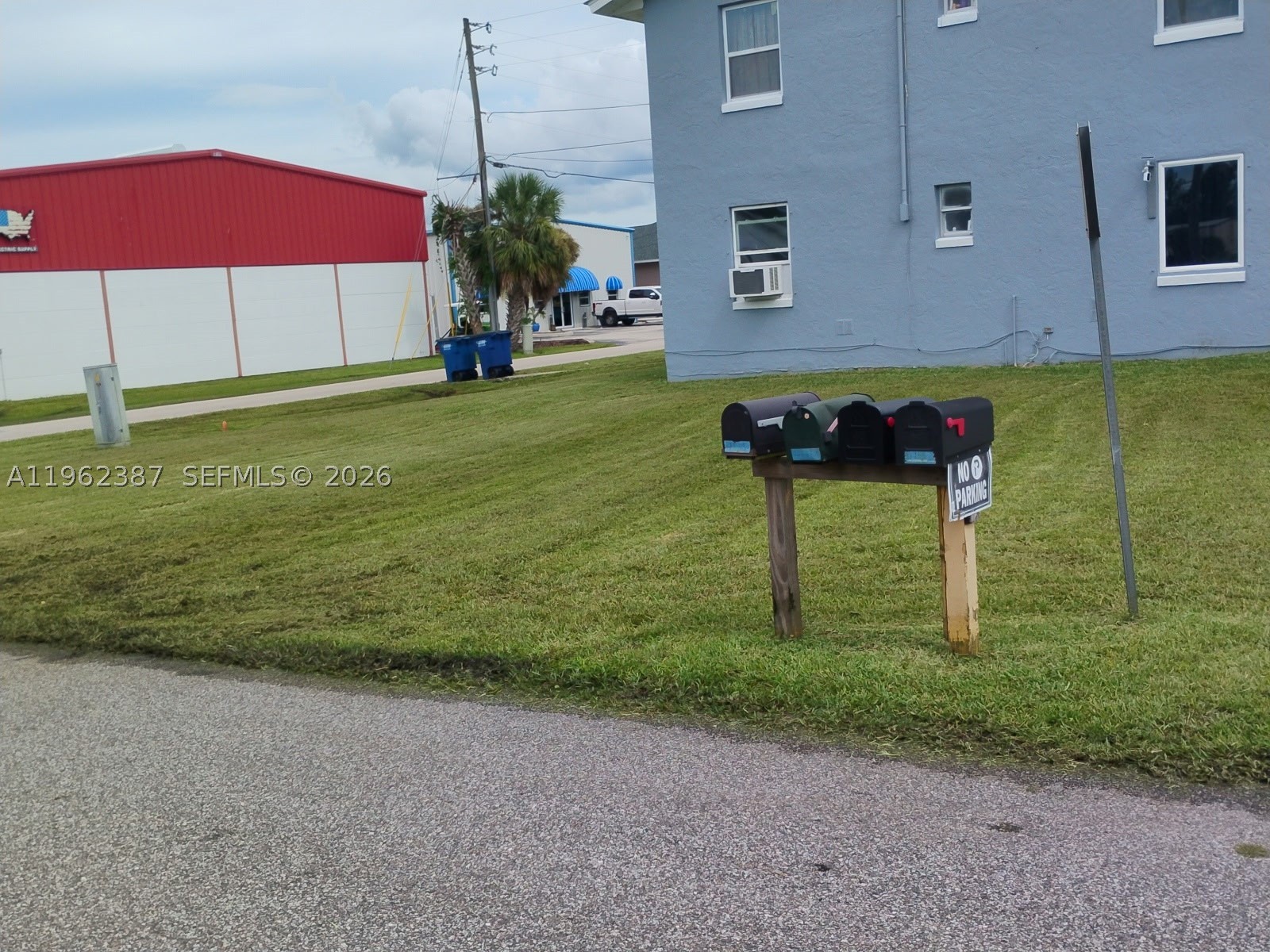 4131 Commercial Dr Property Photo 4