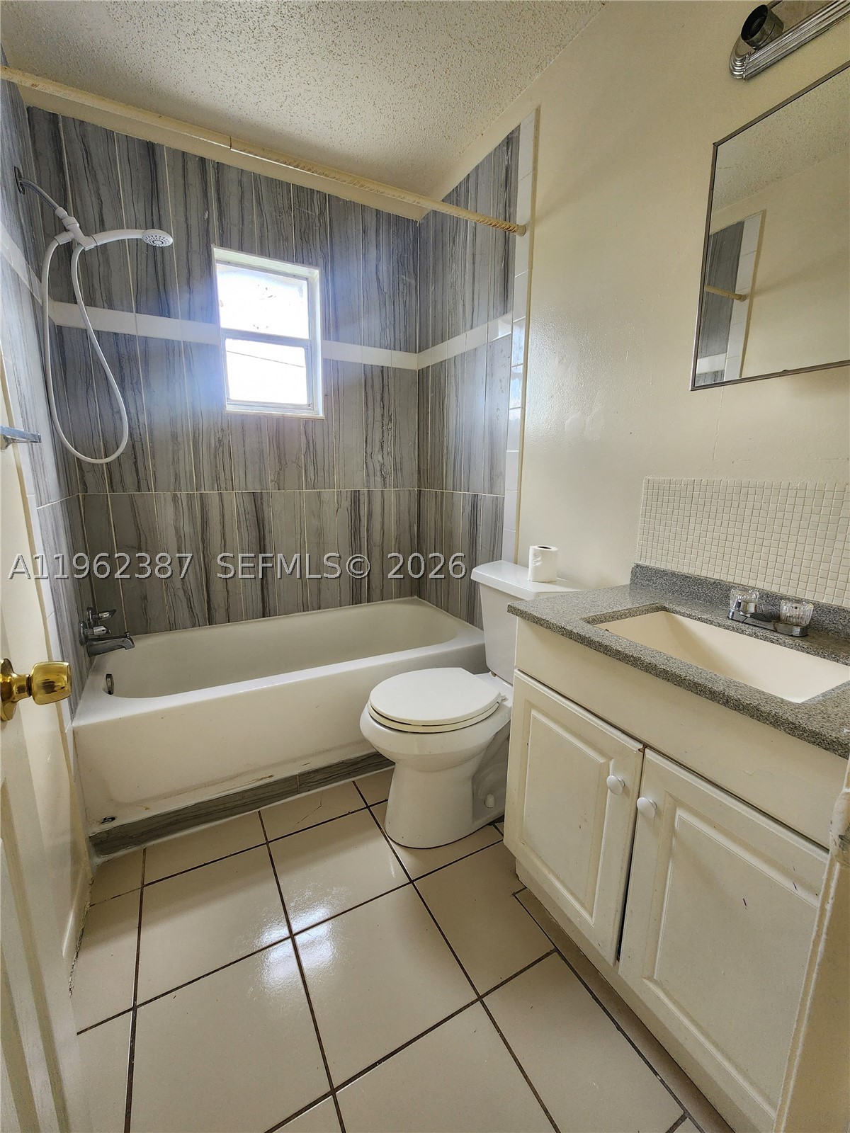 4131 Commercial Dr Property Photo 5