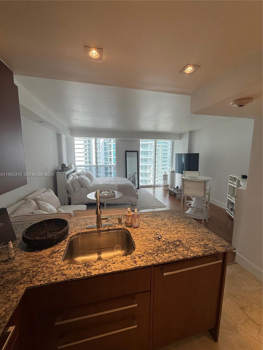 10275 Collins Ave 1402 Property Photo 14