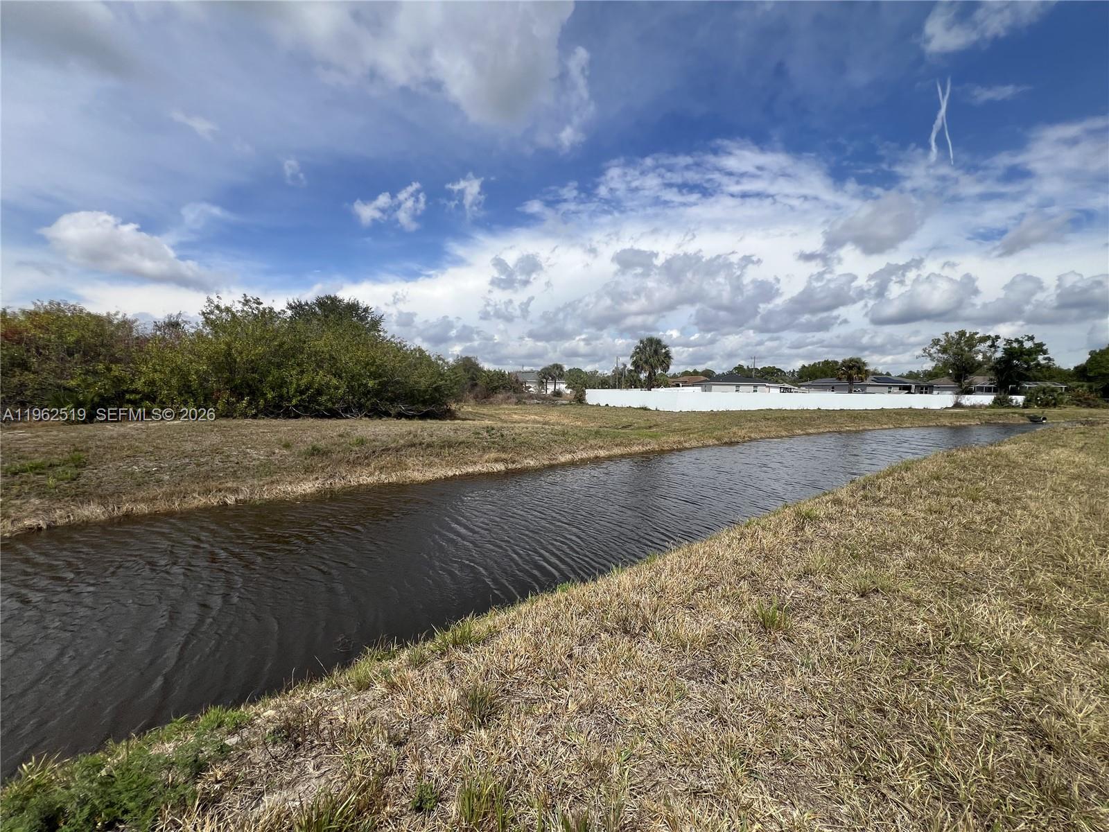 1913 Roderick Ln Property Photo 3