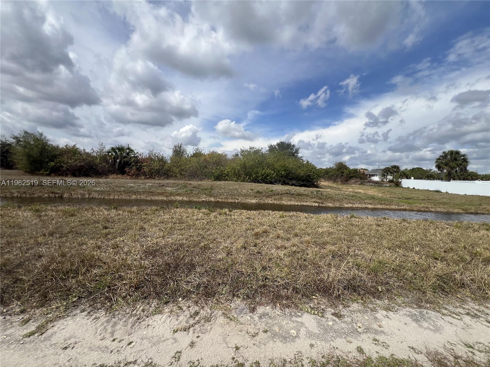 1913 Roderick Ln Property Photo 8