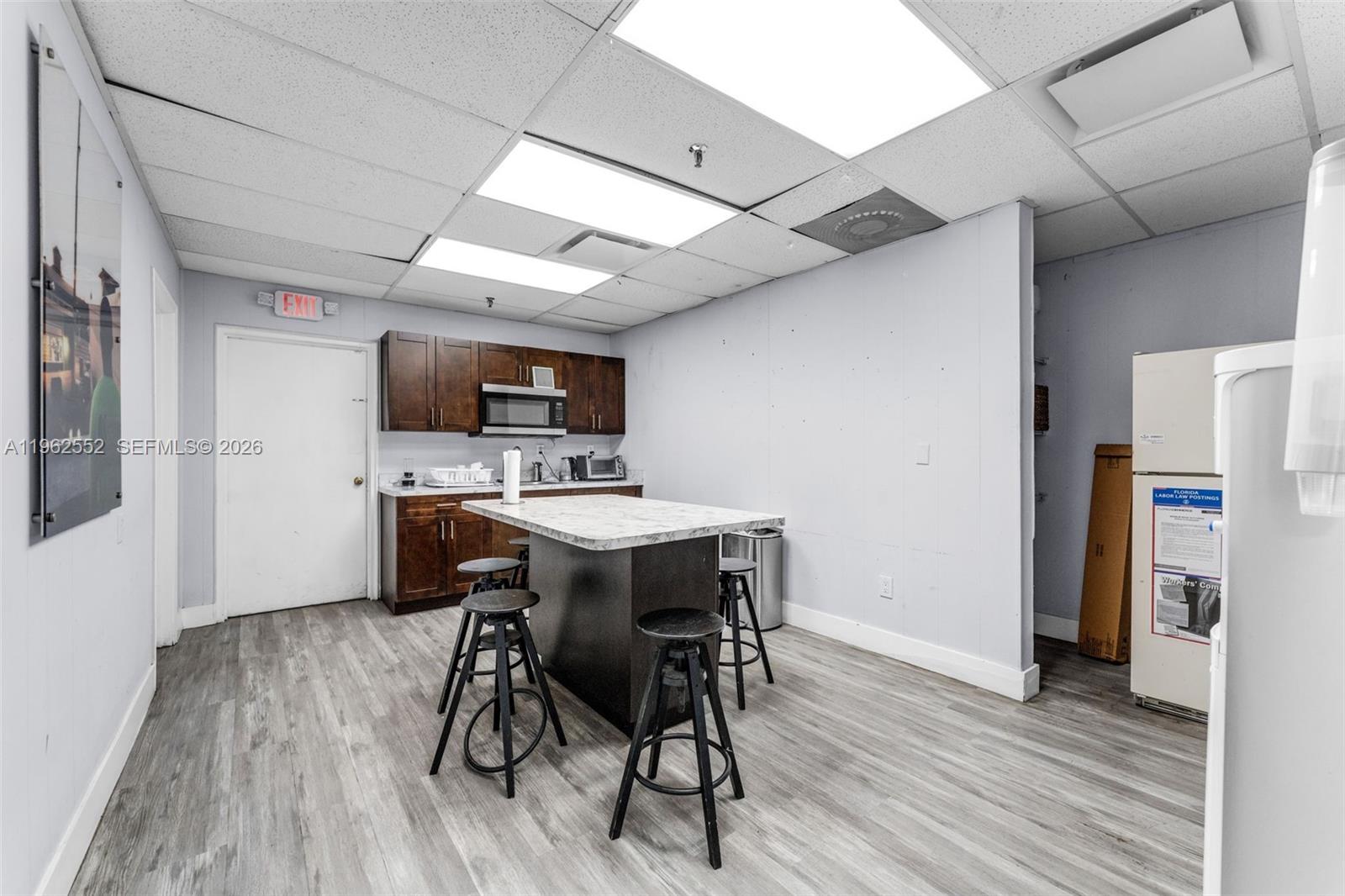 215 W 75th Pl Unit A Property Photo 14