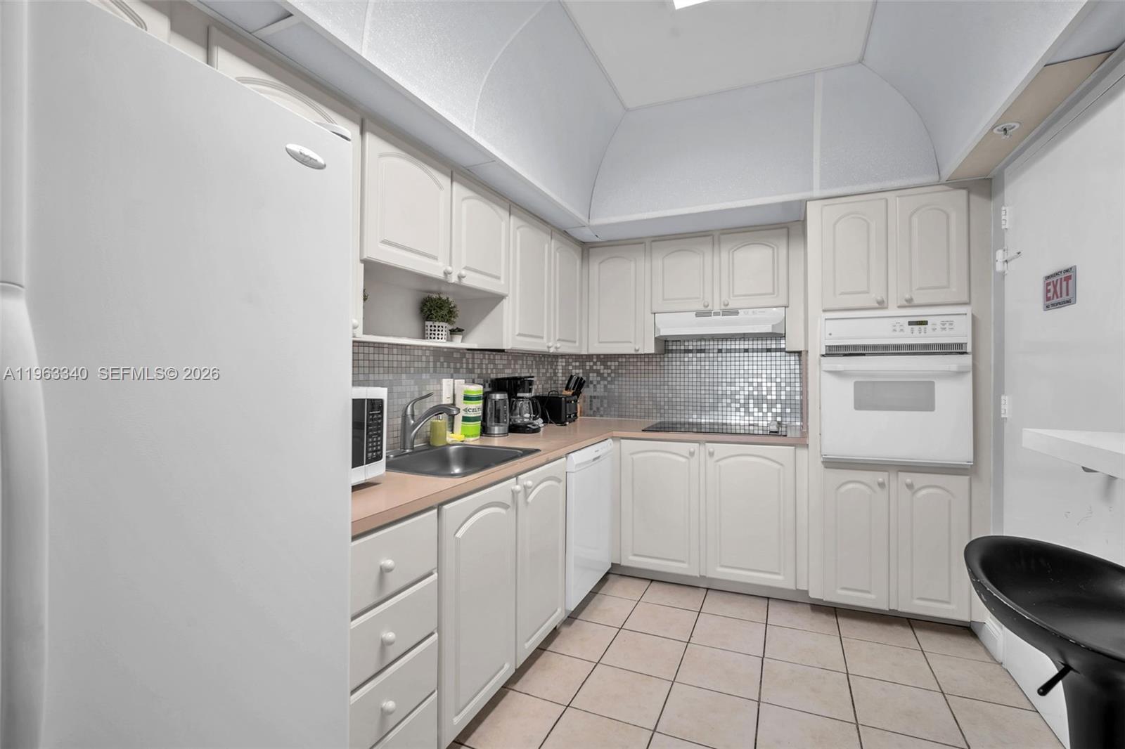 3801 S Ocean Dr 2w Property Photo 10