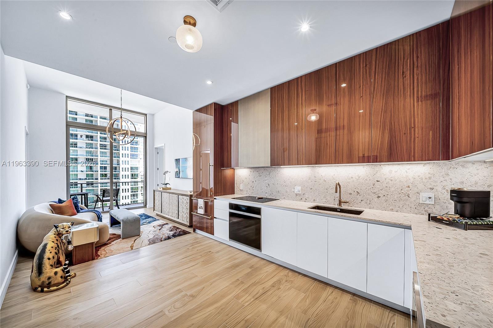 2655 S Bayshore Dr 706 Property Photo 3