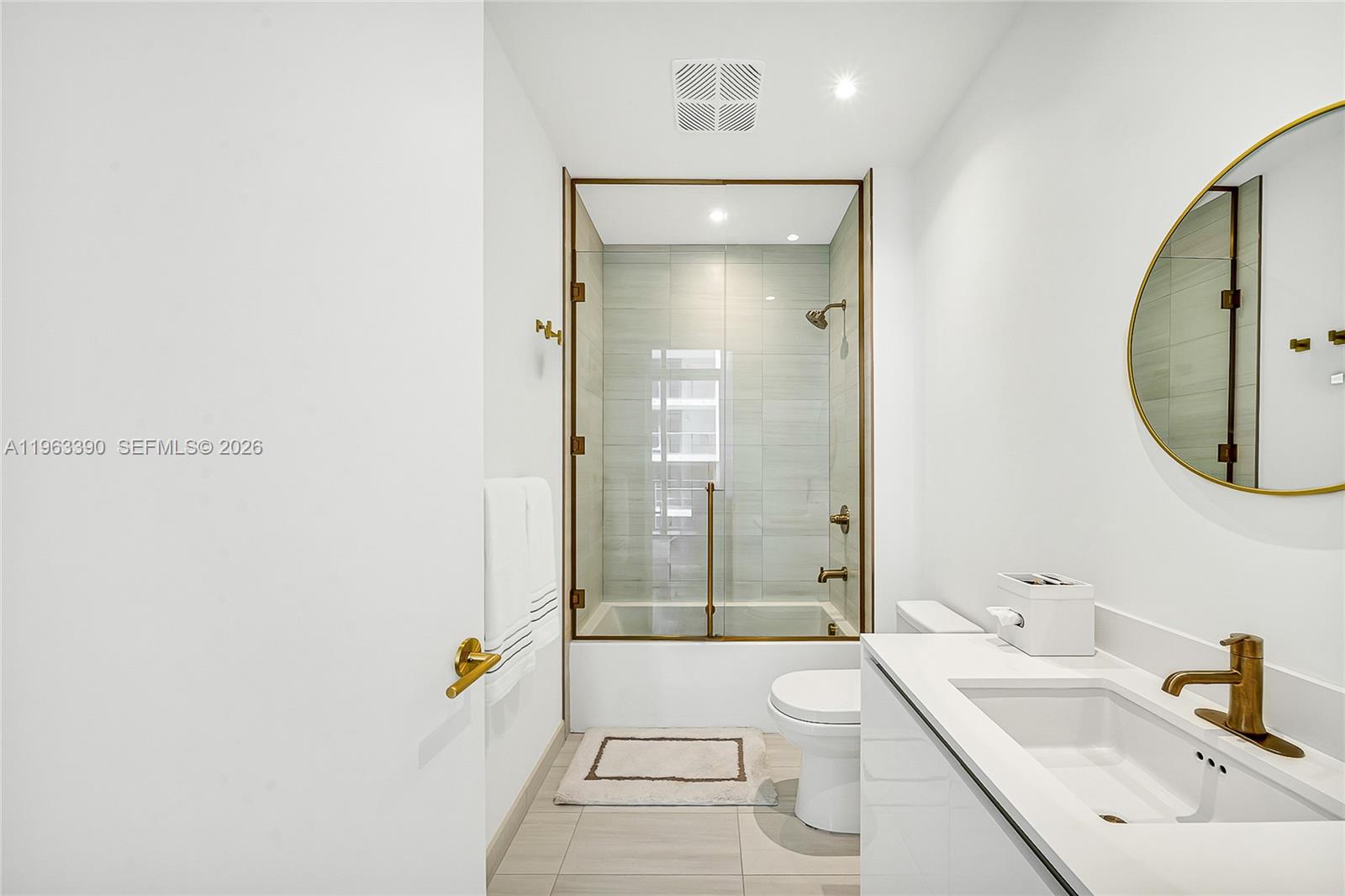 2655 S Bayshore Dr 706 Property Photo 14