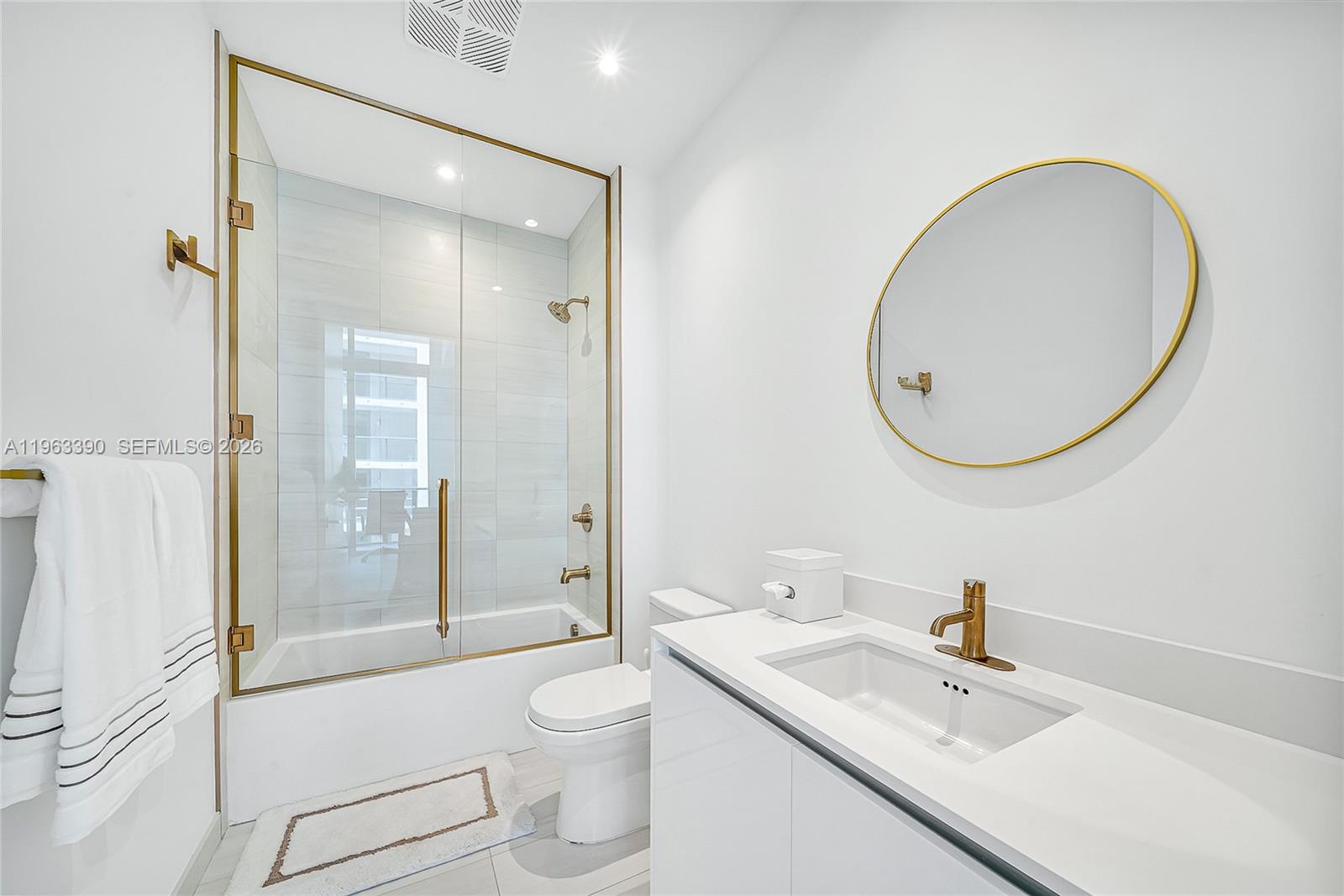 2655 S Bayshore Dr 706 Property Photo 15