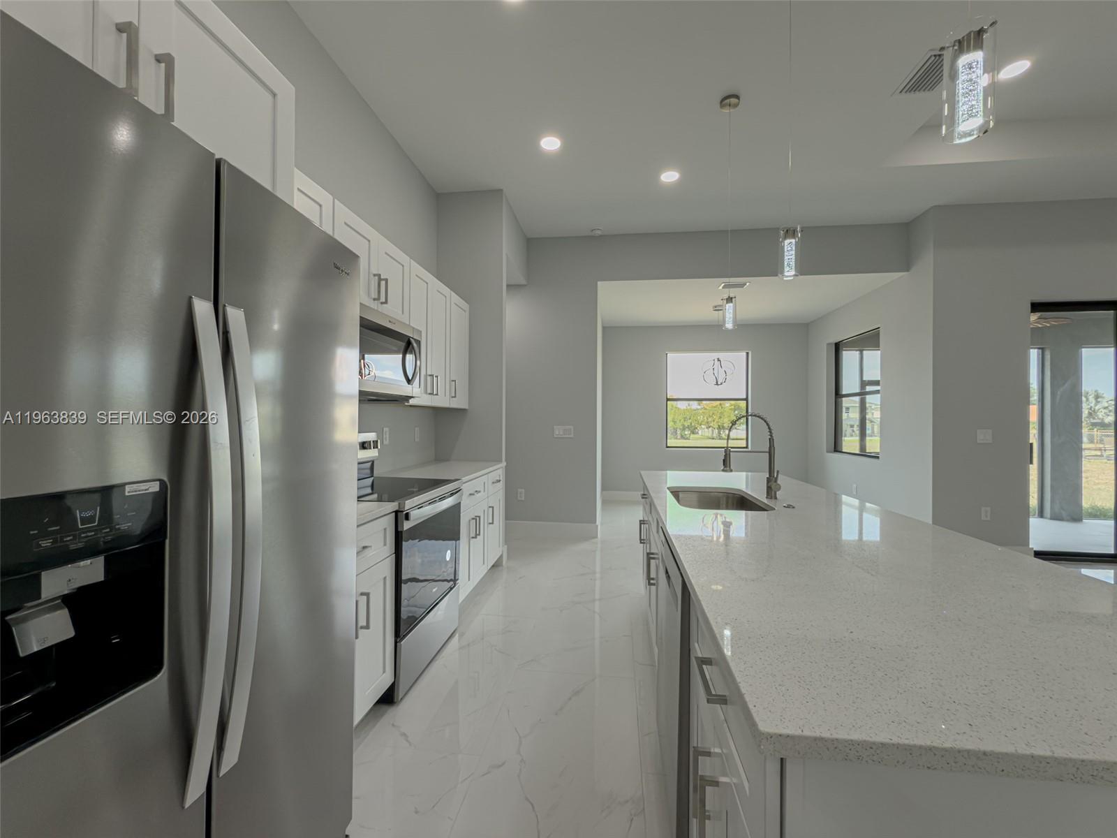 417 Paddock St Property Photo 8