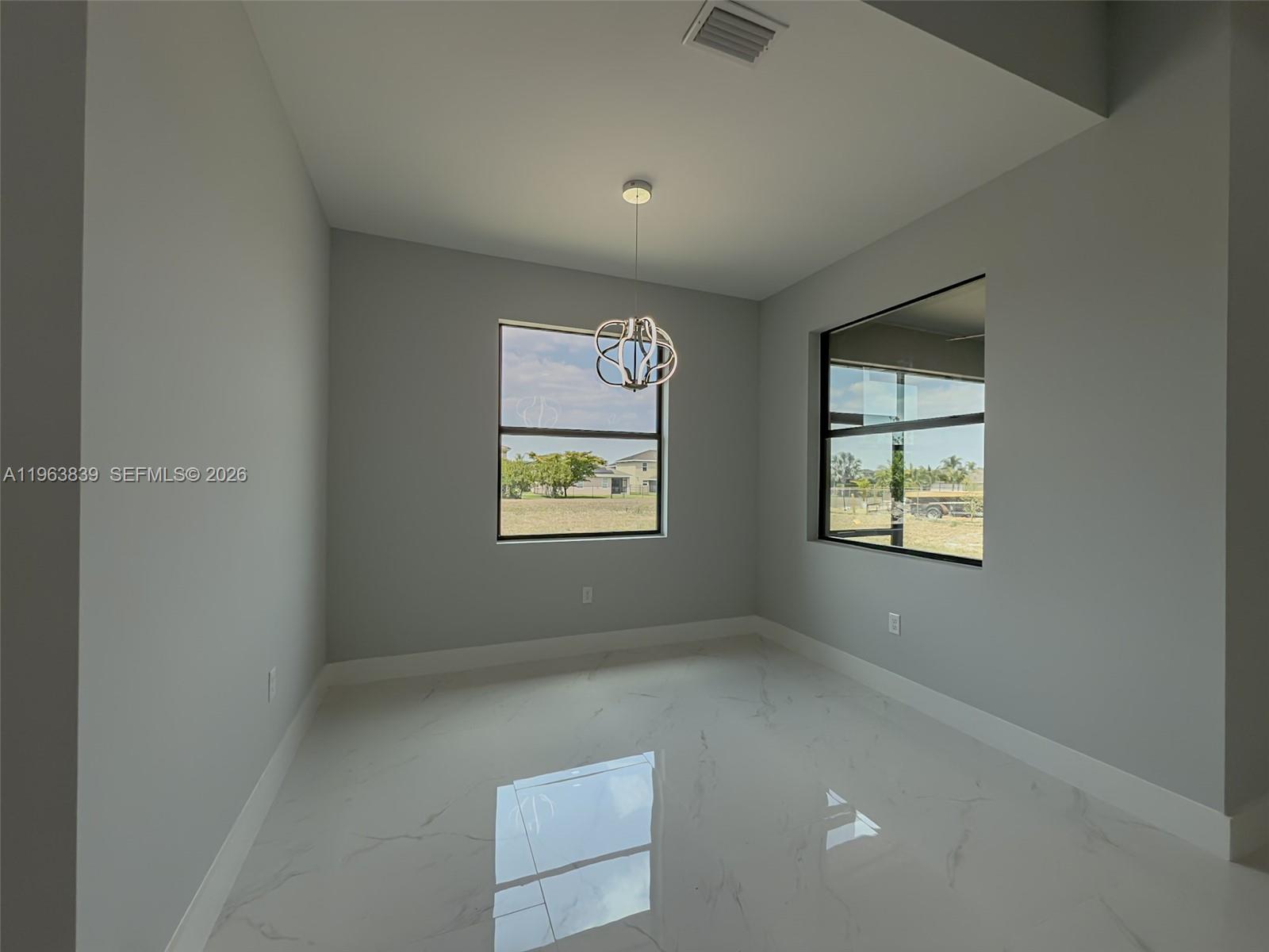 417 Paddock St Property Photo 9