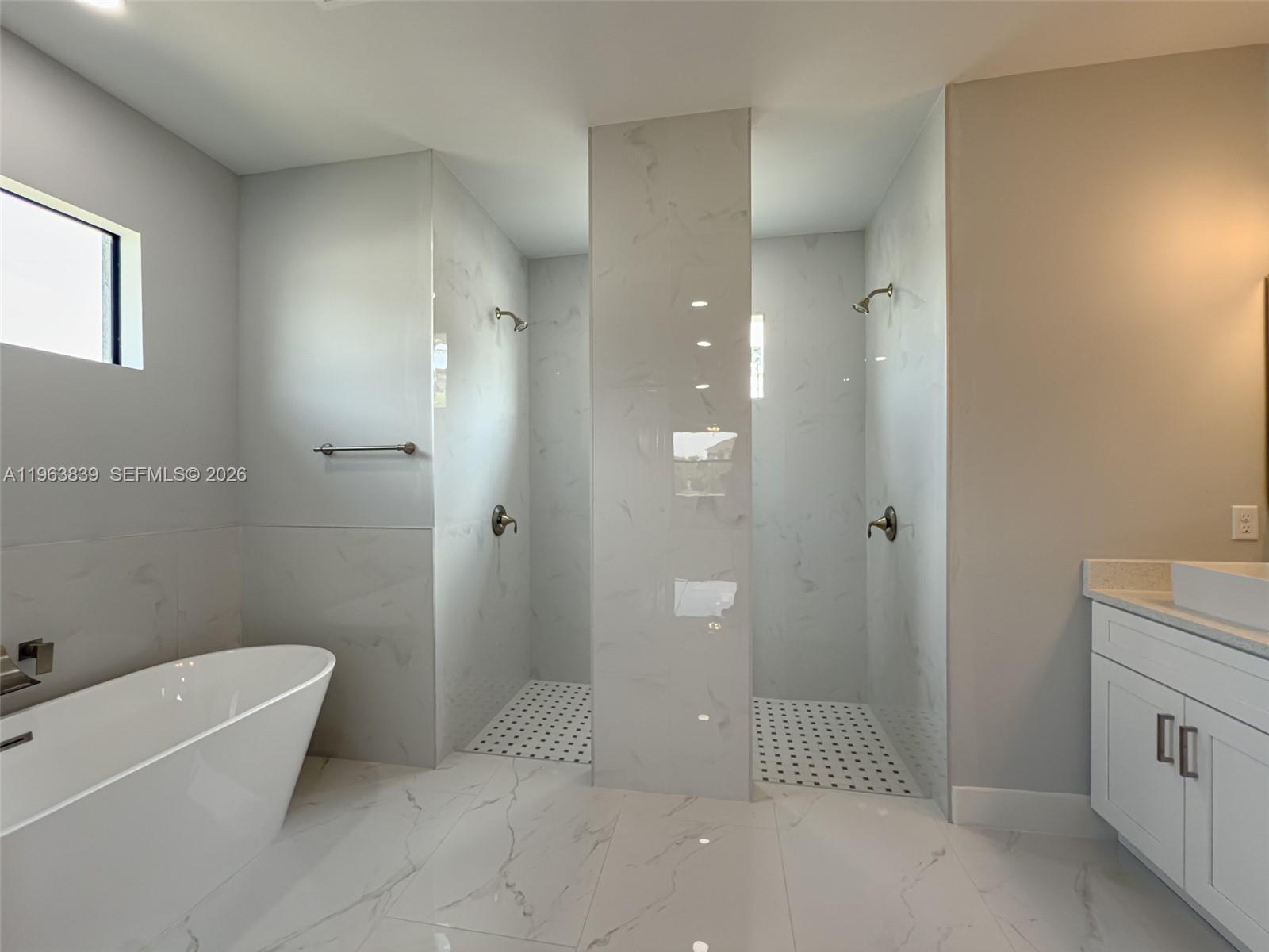 417 Paddock St Property Photo 18