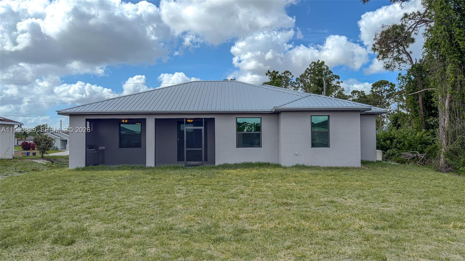 417 Paddock St Property Photo 34