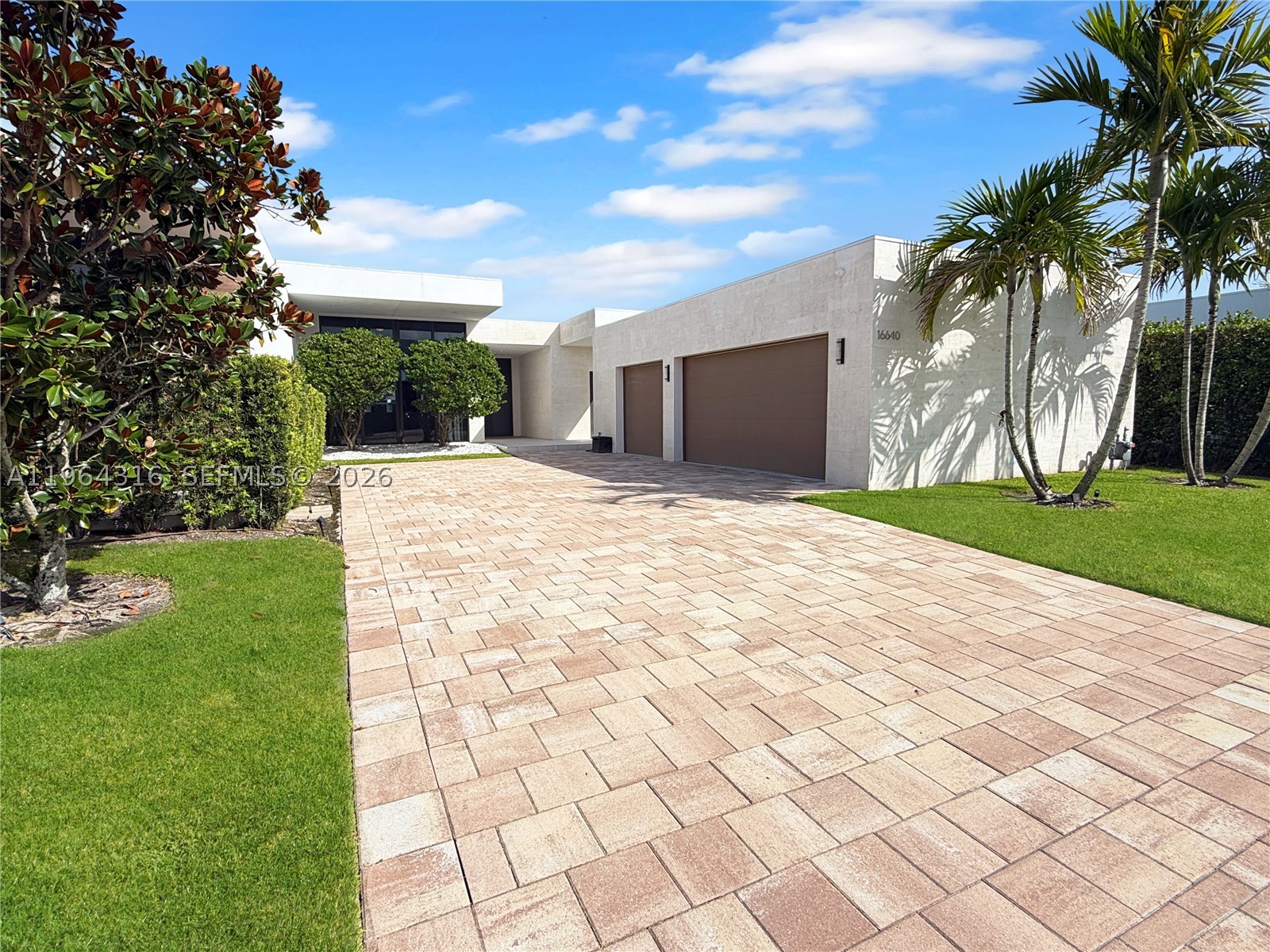 16640 Sunset Way Property Photo 1
