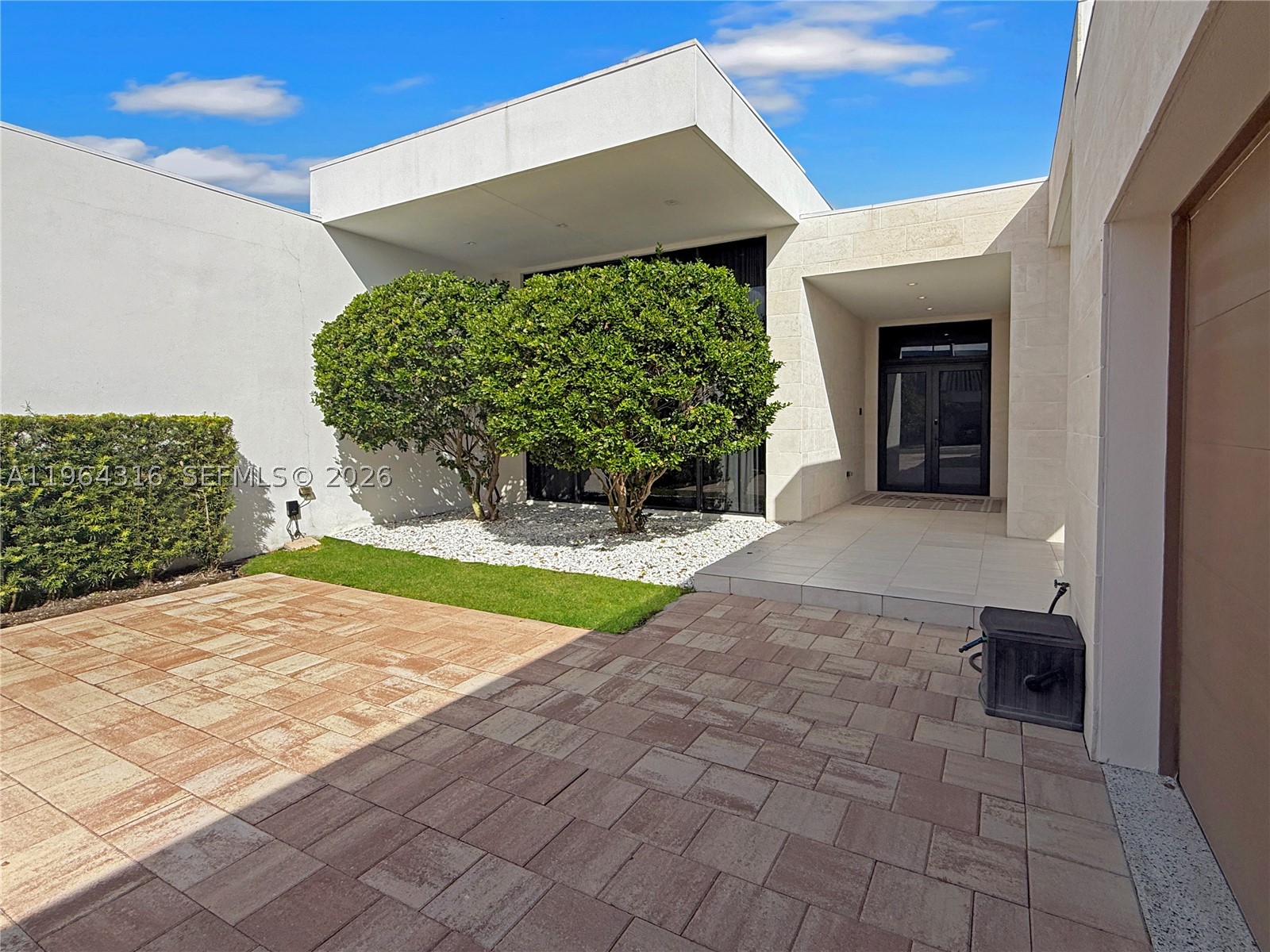 16640 Sunset Way Property Photo 2