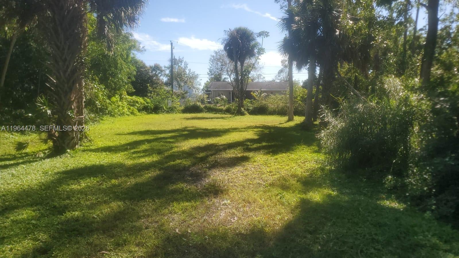 3050 Pine Tree Dr Property Photo 3