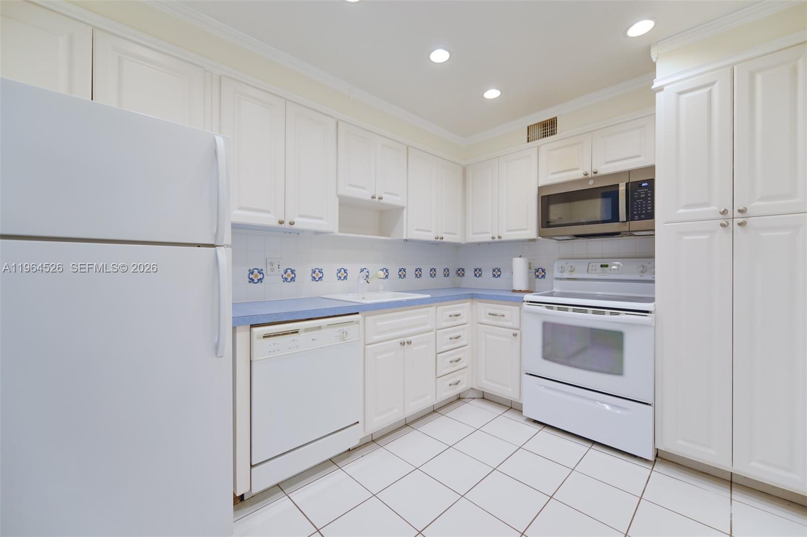 1980 S Ocean Dr 9c Property Photo 11