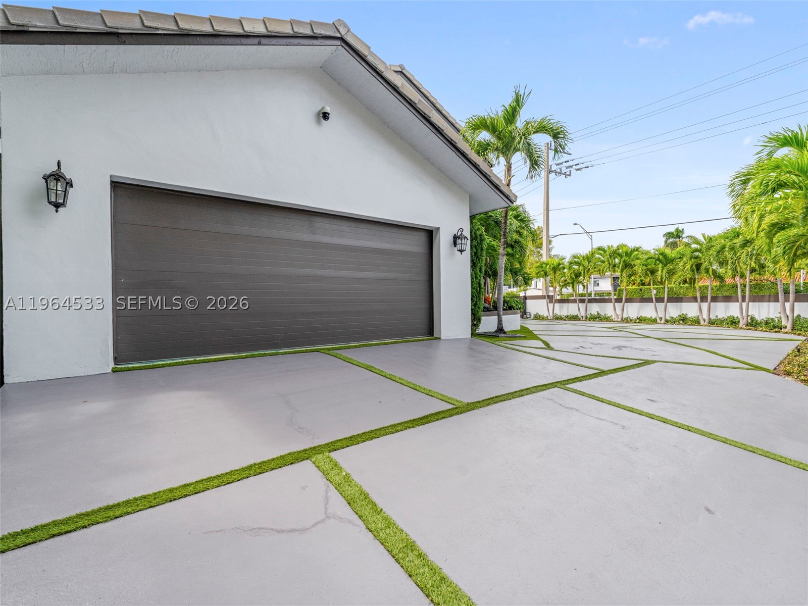 6180 Pine Tree Dr Property Photo 6