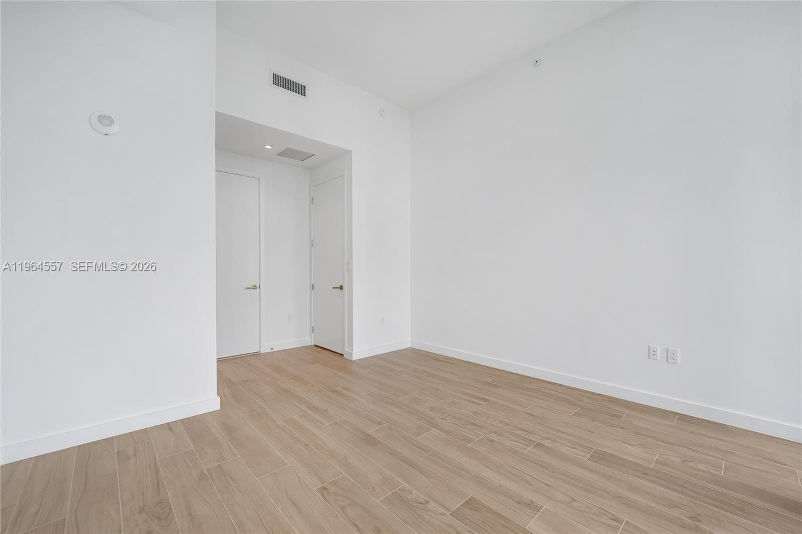 2655 S Bayshore Dr 1709 Property Photo 29
