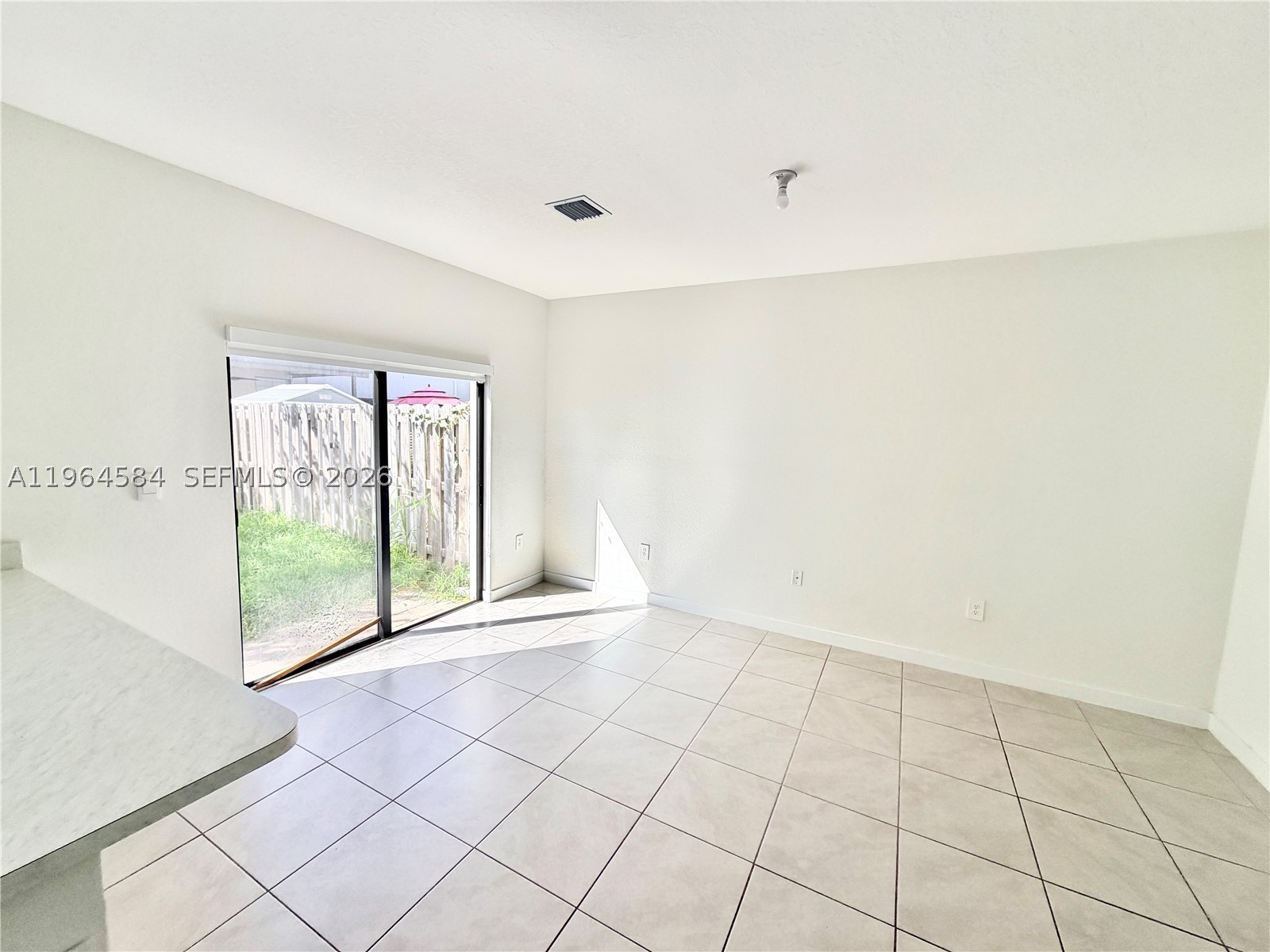 442 Ne 13th St Property Photo 4