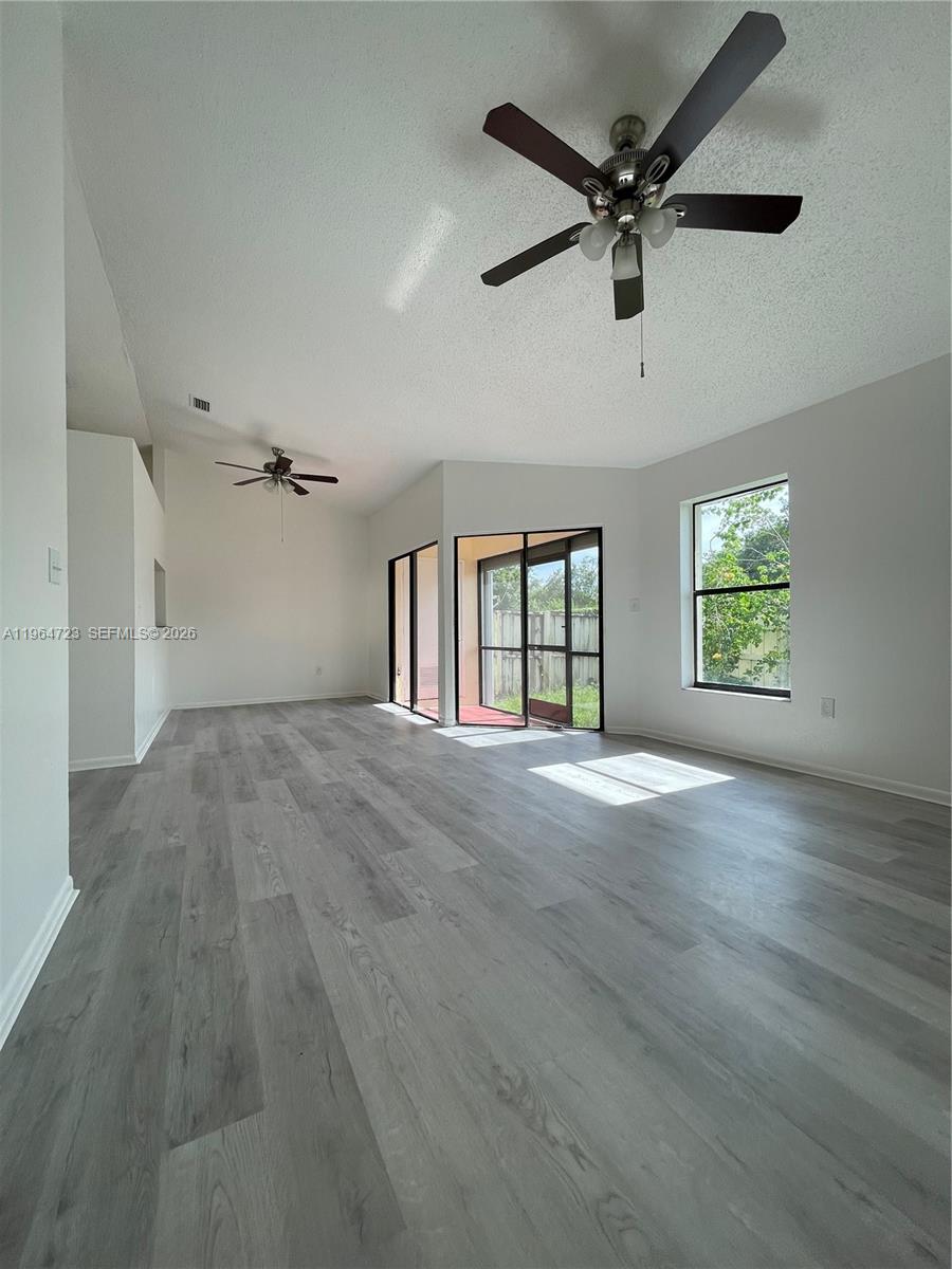 1210 San Remo Cir . Property Photo 6