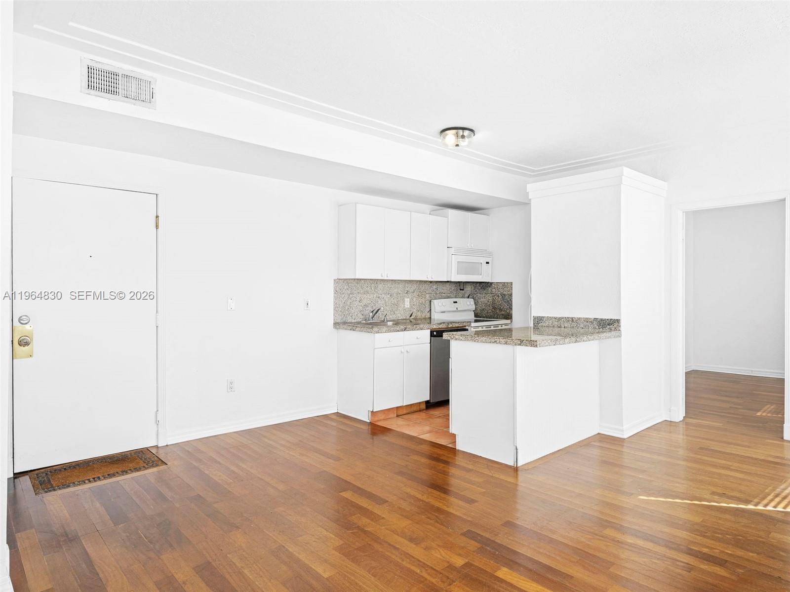 1027 Pennsylvania Ave 206 Property Photo 3