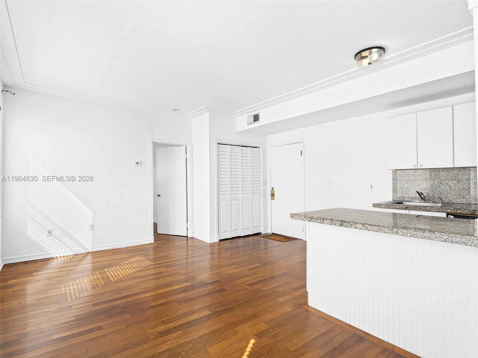 1027 Pennsylvania Ave 206 Property Photo 5
