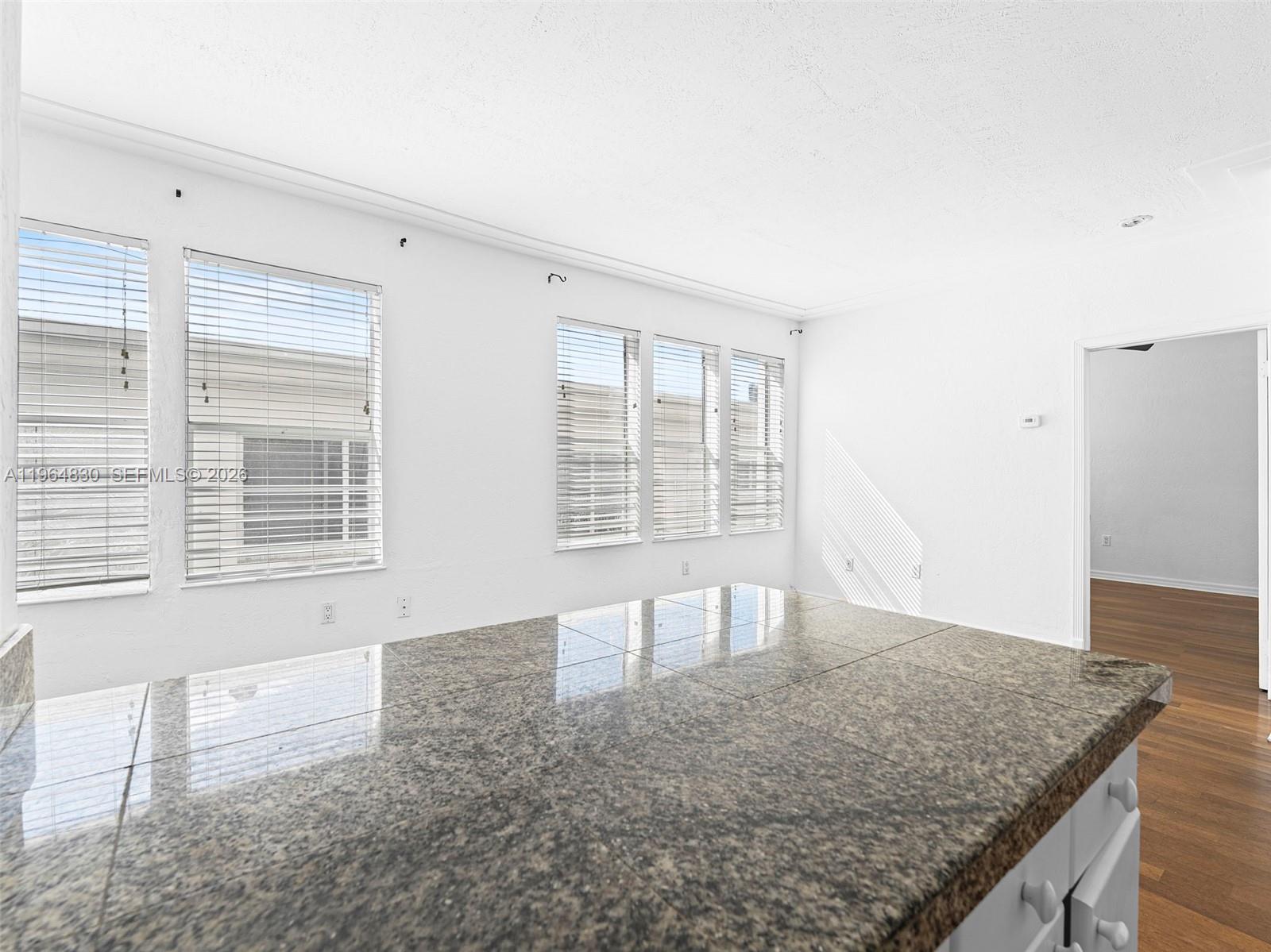 1027 Pennsylvania Ave 206 Property Photo 8