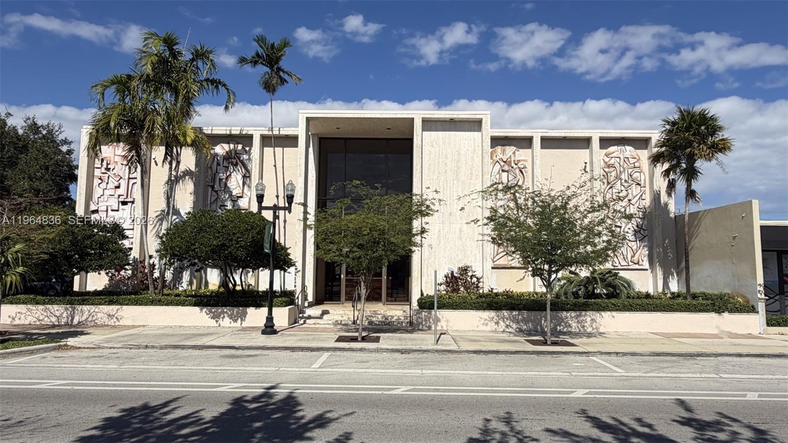 2435 Hollywood Blvd Property Photo 1
