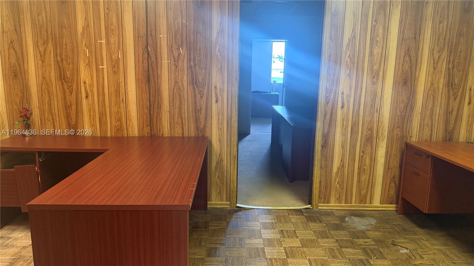 2435 Hollywood Blvd Property Photo 14