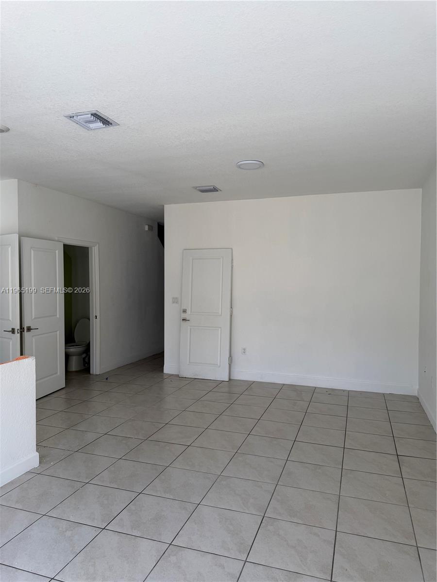 1137 Sw 6th Ct Property Photo 3