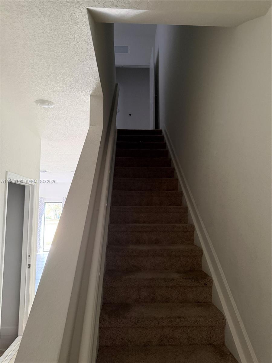 1137 Sw 6th Ct Property Photo 5