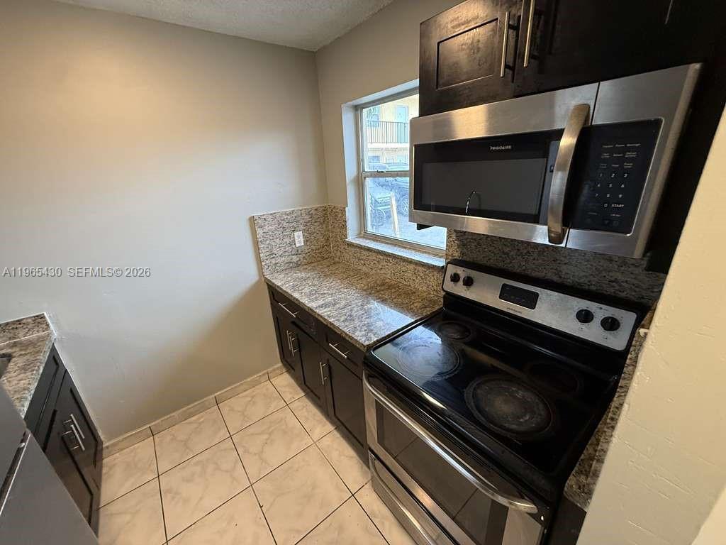 2721 Nw 23rd Ct 4 Property Photo 6