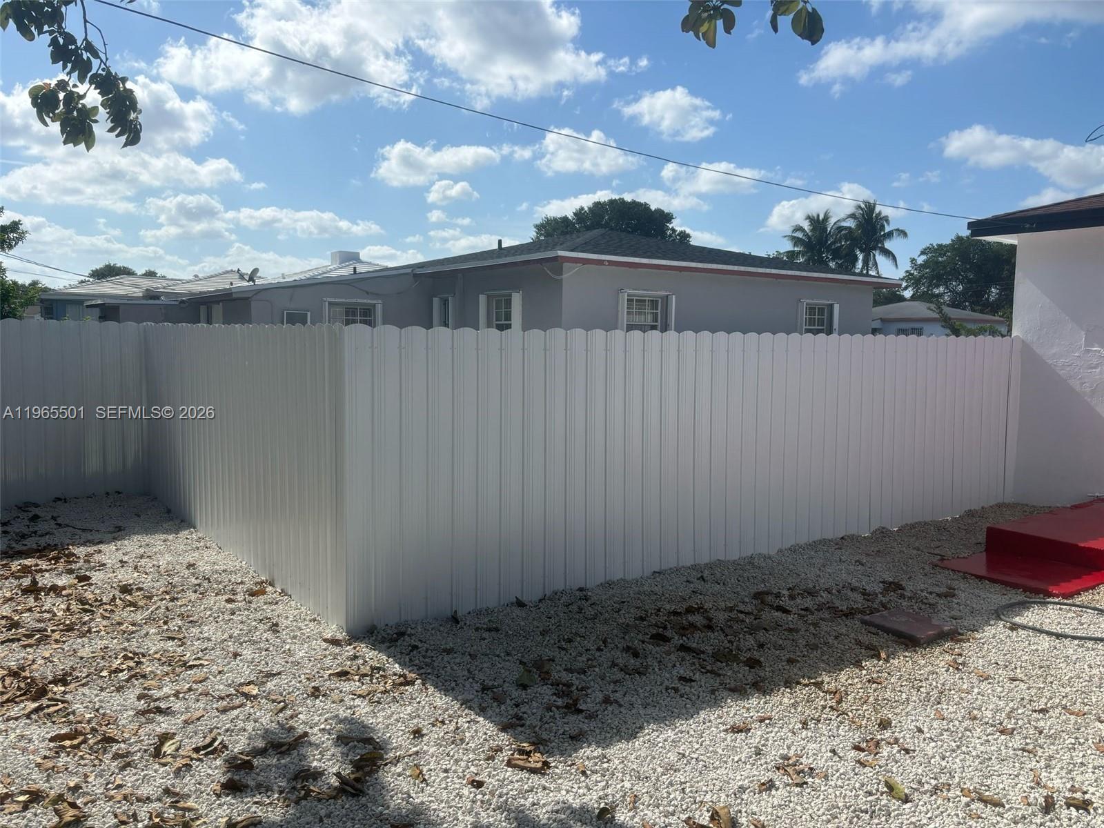 1100 Nw 75th St Property Photo 6