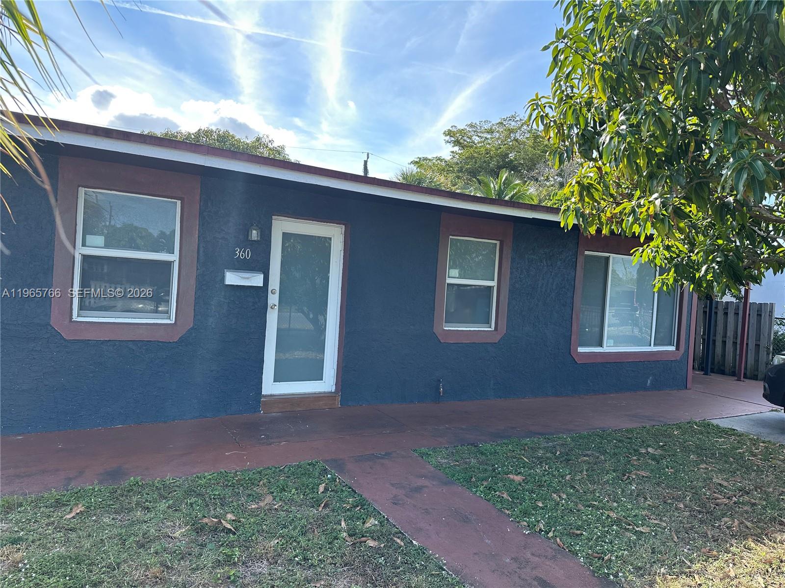 360 NW 15th Ct Property Photo 1