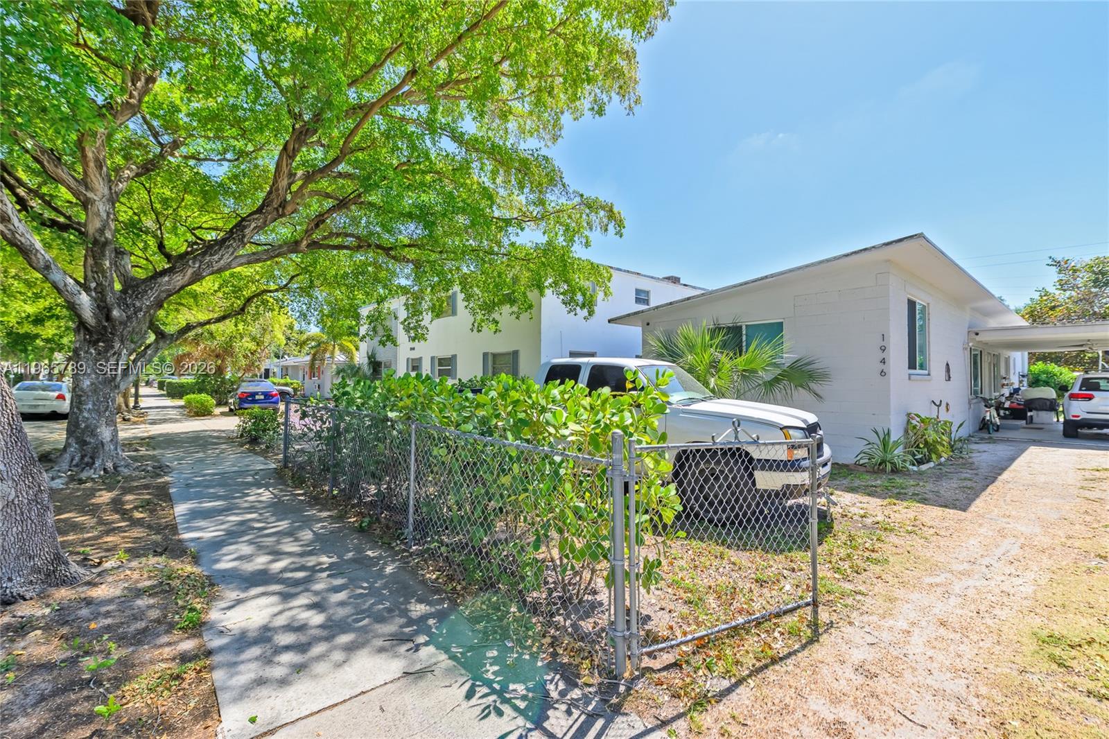 1946 Madison St Property Photo 6
