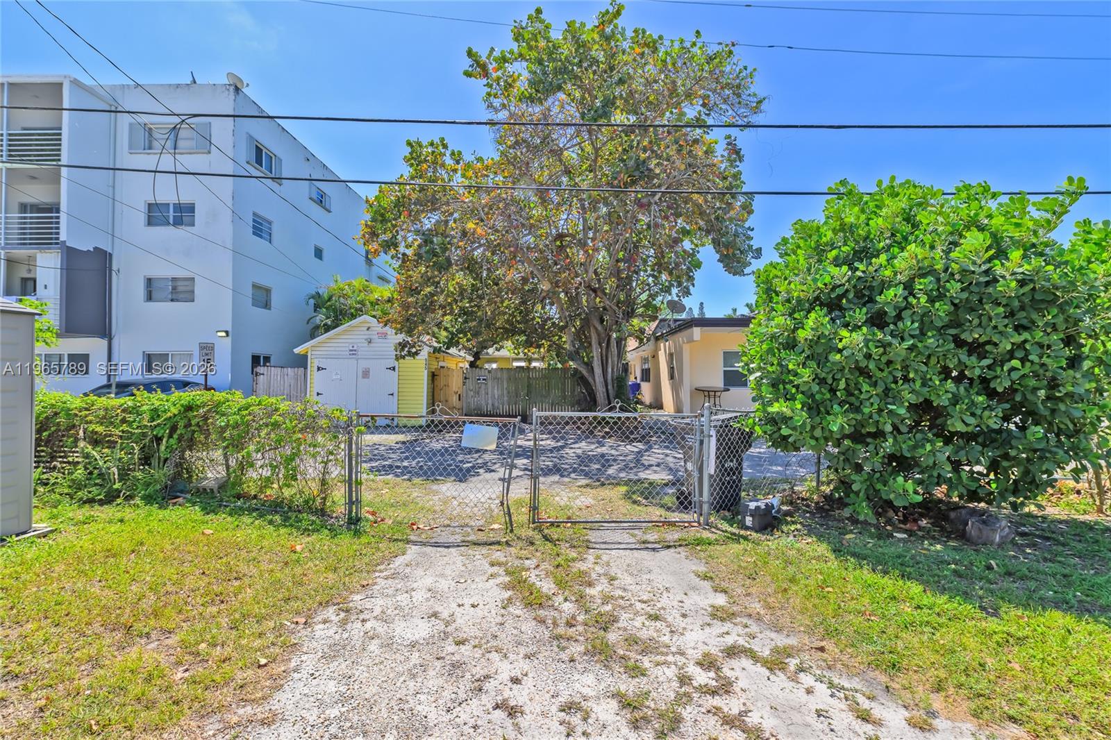 1946 Madison St Property Photo 8