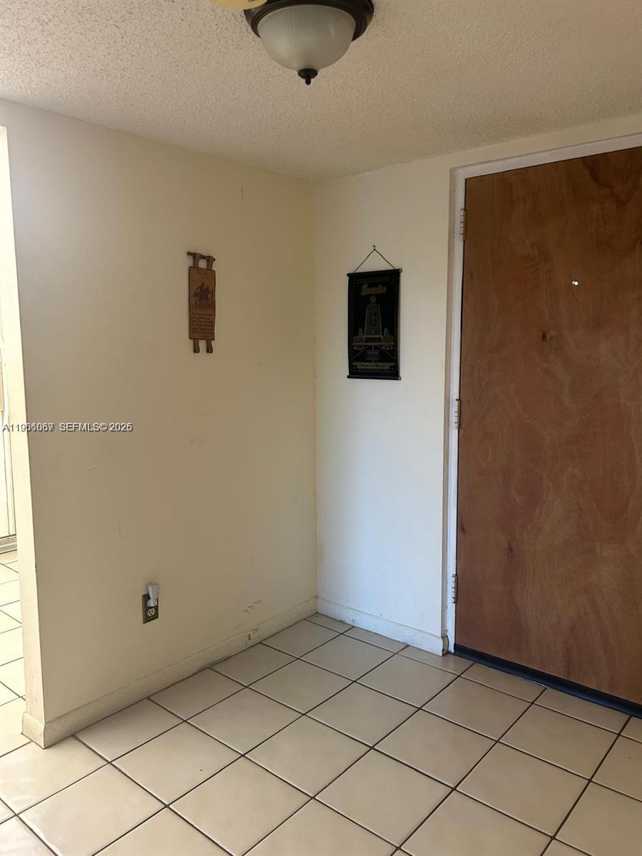 2840 Somerset Dr 400m Property Photo 4