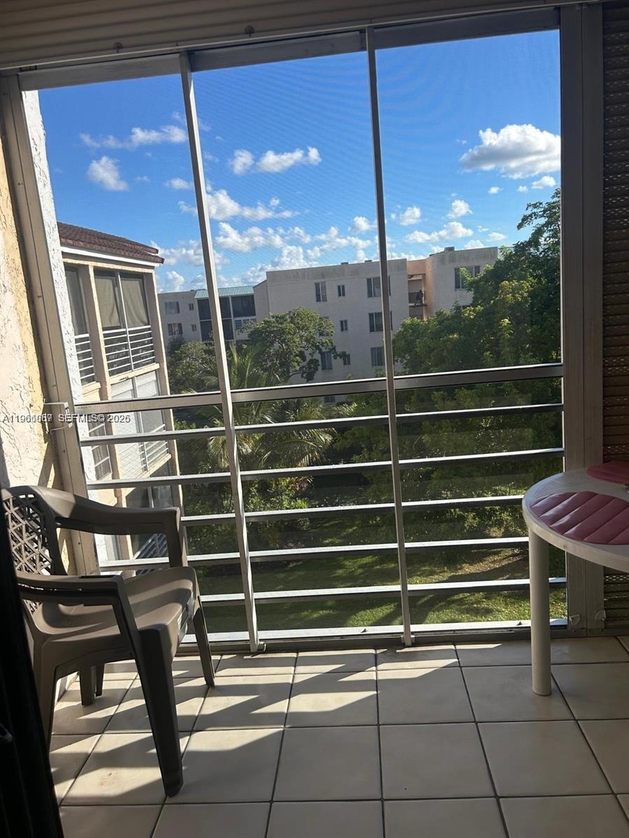 2840 Somerset Dr 400m Property Photo 8