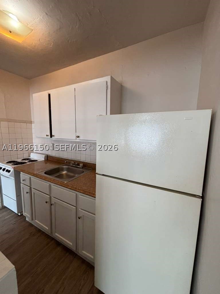 301 Sharar Ave 4 Property Photo 4
