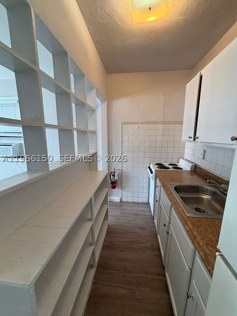 301 Sharar Ave 4 Property Photo 5