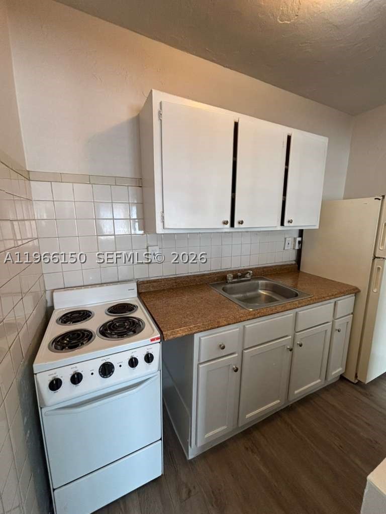 301 Sharar Ave 4 Property Photo 6