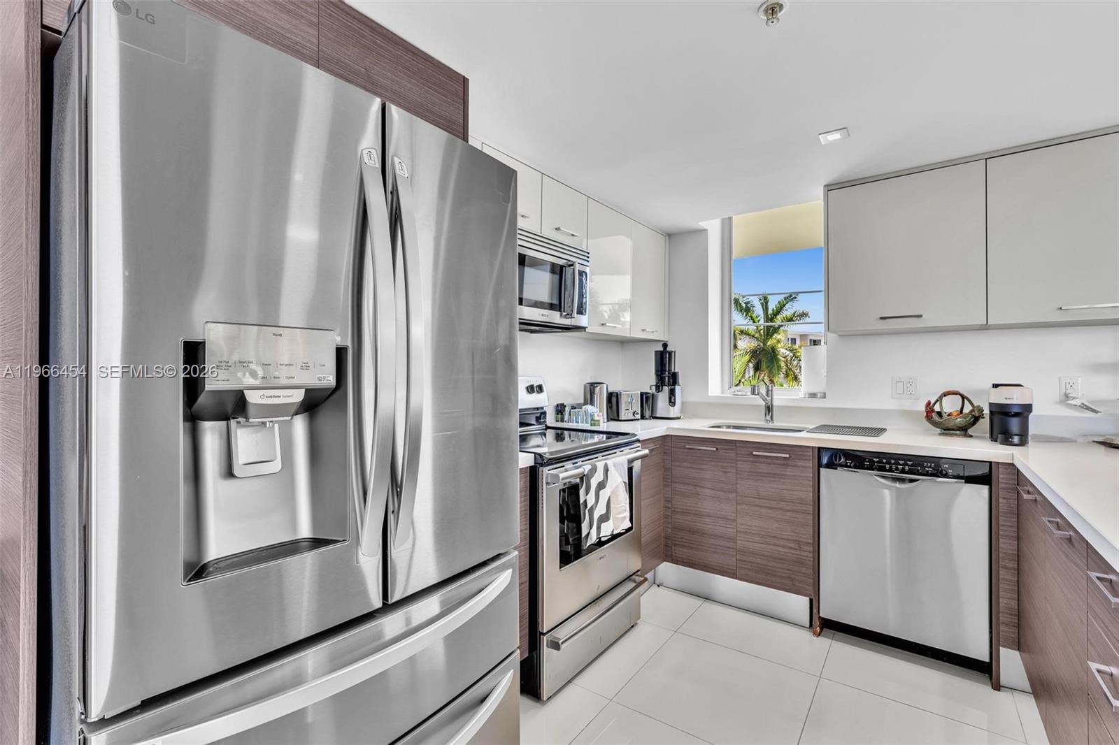 9901 E Bay Harbor Dr 403 Property Photo 15