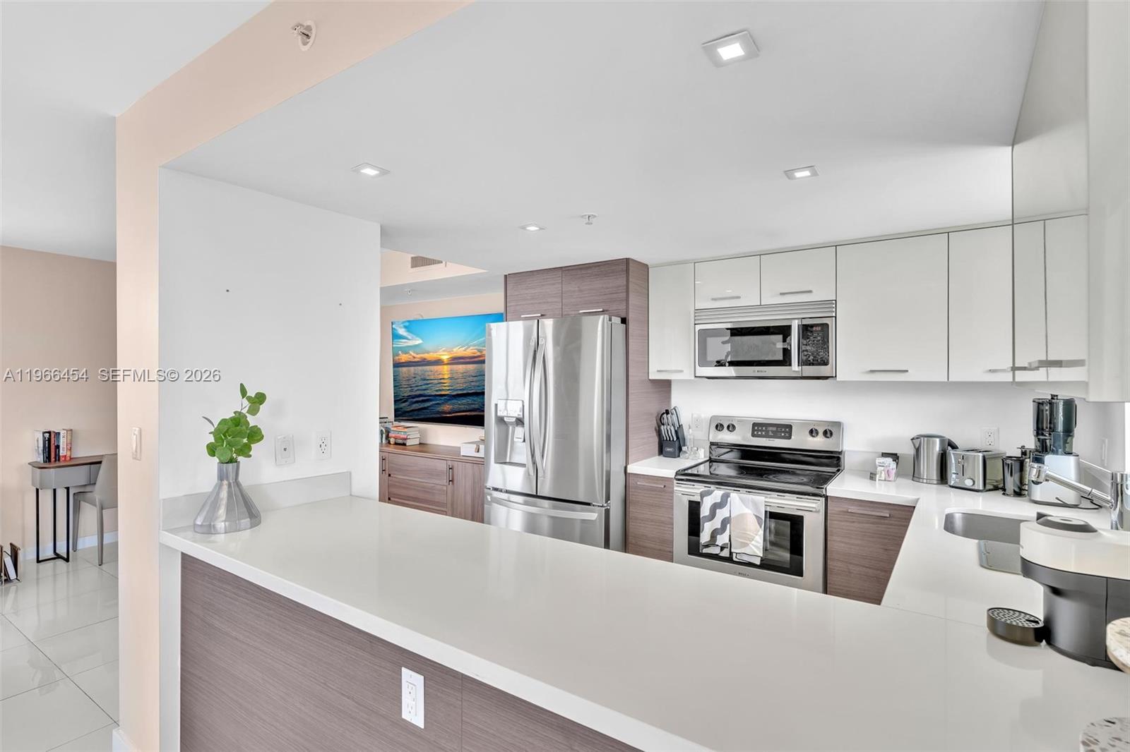9901 E Bay Harbor Dr 403 Property Photo 32