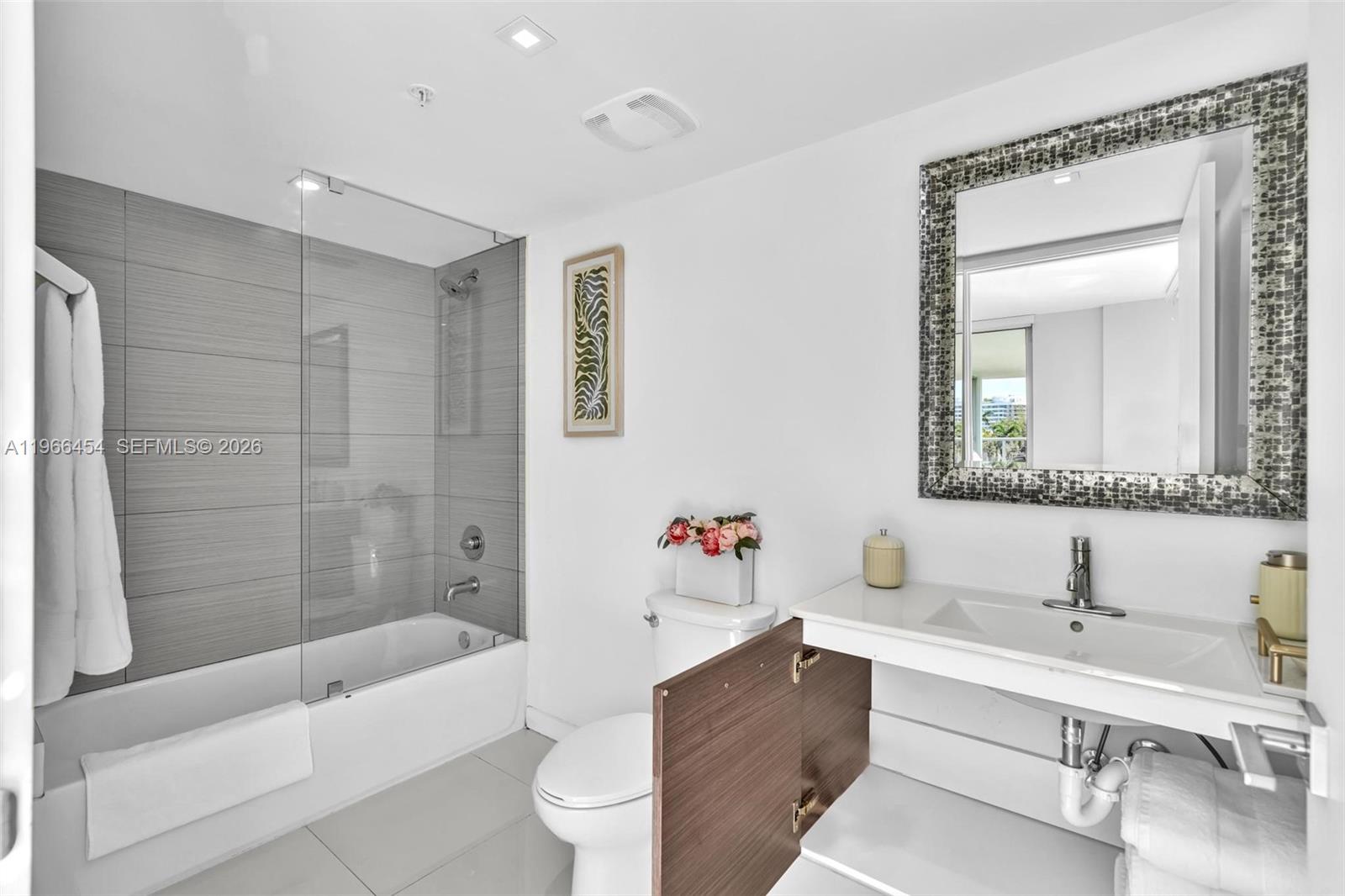 9901 E Bay Harbor Dr 403 Property Photo 47