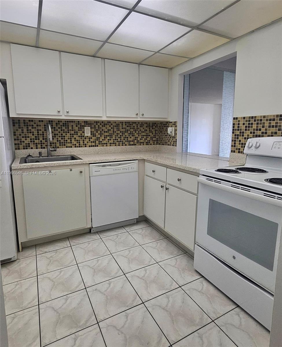 1000 Parkview Dr 605 Property Photo 4